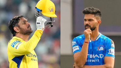 தோனியை விட சிறந்த கேப்டனை காட்டுங்க.. அவர் இருக்கும்போது சிஎஸ்கேவுக்கு வேற கேப்டனா? - ஆகாஷ் சோப்ரா 