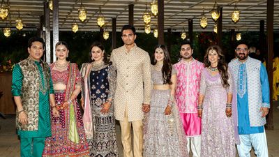 சச்சின் மகன் அர்ஜூன் டெண்டுல்கர் திருமணம் கோலாகலம்.. தோனியின் செயலால் ரசிகர்கள் ஆச்சரியம்