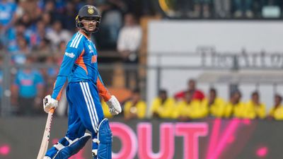 IND vs ENG: அபிஷேக் சர்மா ஒரு ஃபிராடு.. அணியை விட்டு நீக்குங்க.. கோபத்தின் உச்சியில் ரசிகர்கள்