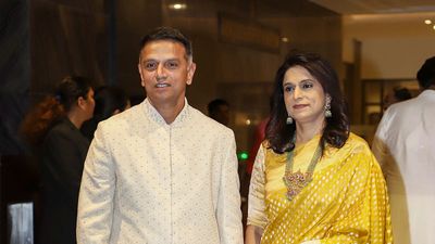 அர்ஜூன் டெண்டுல்கர் திருமணத்திற்கு வந்த ராகுல் டிராவிட் மனைவிக்கு அவமானம்.. கொஞ்சம் கூட அறிவே இல்ல