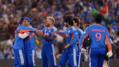 டி20 உலககோப்பை 2026: சிறந்த அணியை அறிவித்த ஐசிசி.. 4 இந்திய வீரர்கள், 1 பாக். வீரருக்கு இடம்