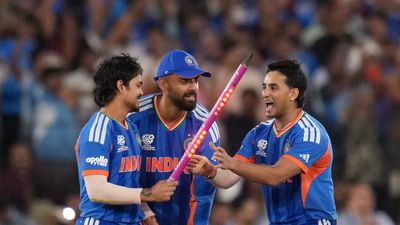 இந்திய அணி டிரிபள் சாதனை படைக்கும்.. ஒரே நேரத்தில் 3 கோப்பை வெல்ல வாய்ப்பு.. இங்கி. வீரர் கணிப்பு