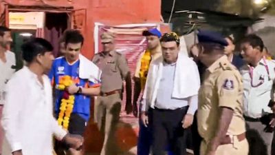 டி20 உலககோப்பையை கோயிலுக்கு எடுத்து சென்றது ஏன்? கம்பீர் பதில்