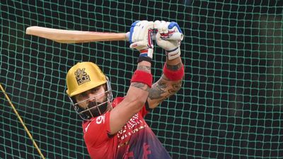 IPL 2026- ஆர்சிபி அணி கைமாறியது.. இந்திய,அமெரிக்க நிறுவனம் 16 ஆயிரத்து 700 கோடி ரூபாய்க்கு வாங்கியது