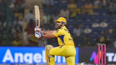 IPL 2026: சிஎஸ்கே அணியில் தோனியை சேர்க்க கூடாது.. முன்னாள் வீரர் அதிரடி கருத்து