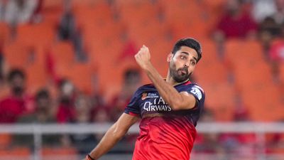 IPL 2026: முதல் நாளிலே RCB வீரர் புவனேஸ்வர் குமாருக்கு மகத்தான சாதனைக்கு வாய்ப்பு.. 2 விக்கெட் தேவை