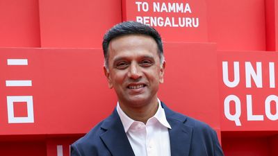 வாழ்நாள் சாதனையாளர் விருதை வென்ற ராகுல் டிராவிட்.. மாணவன் சஞ்சு சாம்சனுக்கு புகழாரம்