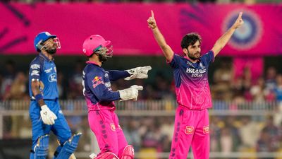 IPL 2026: ராஜஸ்தான் அணிக்கு ஹாட்ரிக் வெற்றி.. மும்பைக்கு தொடர்ந்து 2வது தோல்வி.. புள்ளி பட்டியலில் முதலிடம்
