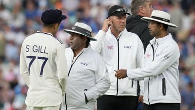 IND vs ENG: అంపైర్ల సోమరితనం.. ఇంగ్లండ్ మాజీ క్రికెటర్ ఫైర్!