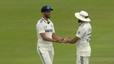 IND vs ENG: ఏంటి బ్రో ఇలా చేశావ్..?