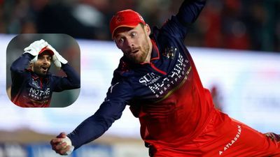 RCB vs SRH: వారెవ్వా సాల్ట్.. వాటే క్యాచ్! మైండ్ బ్లోయింగ్!వీడియో