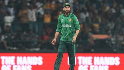 పాక్ కొంపముంచింది అతడే...  జట్టులో లెజెండ్స్ ఉన్నా ఓడిస్తాడు!