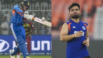 జట్టులో 'సర్‌ప్రైజ్' మార్పు.. సెమీస్‌లో ఇంగ్లాండ్ పాలిట విలన్‌గా అతడే: రవిశాస్త్రి