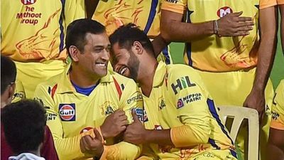 ధోనీ వంద ఏళ్లకు ఒకసారి పుట్టే వ్యక్తి.. మా ముగ్గుర్నీ సృష్టించిందే ఆయన: సురేష్ రైనా