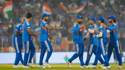 IND vs WI: అతనితో పవర్ ప్లేలో బౌలింగ్ వద్దు: టీమిండియా మాజీ క్రికెటర్