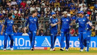 IPL 2026: హ్యాట్రిక్ పరాజయాలు.. ముంబై ఇండియన్స్ ప్లే ఆఫ్స్ చేరాలంటే..?