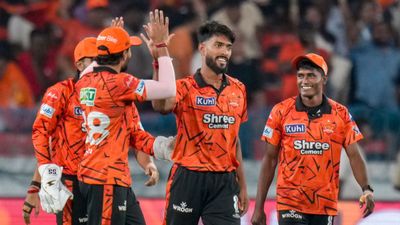 Praful Hinge: ఒకే ఓవర్‌లో 3 వికెట్లు.. ఎవడ్రా ఈ SRH డైనమైట్!