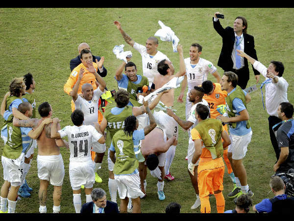 Uruguay knock Italy out