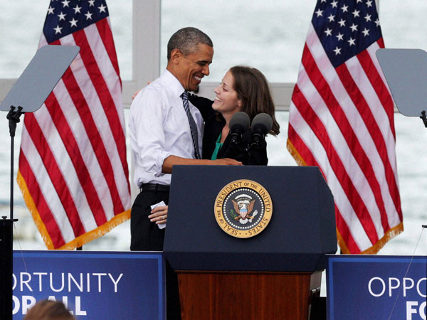 Obama gives a friendly hug 