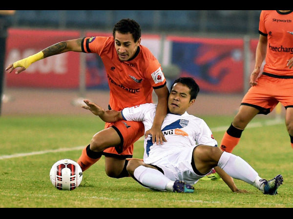 Delhi Dynamos FC's Gustavo M Dos Santos (Orange) and Mumbai's Lalrindika Ralte vie for the ball during their ISL match Delhi Dynamos FC's Gustavo M Dos Santos (Orange) and Mumbai's Lalrindika Ralte vie for the ball during their ISL match