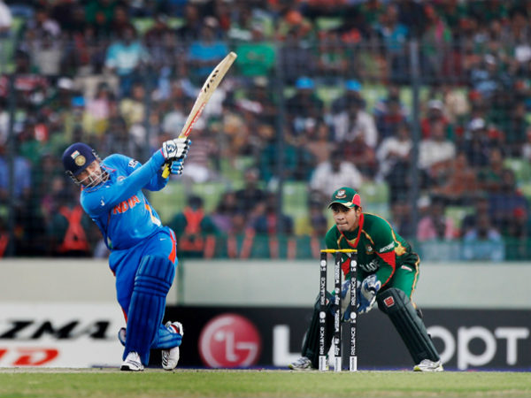 Sehwag plays against Bangladesh in World Cup 2011 (Photo: Getty Images)