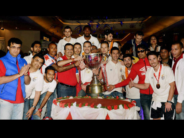 Players of Atletico De Kolkata Football team alongwith with team's their co-owners, Sourav Ganguly, Sanjiv Goenka poses with the Trophy as they arrive in Kolkata on Sunday Players of Atletico De Kolkata Football team alongwith with team's their co-owners, Sourav Ganguly, Sanjiv Goenka poses with the Trophy as they arrive in Kolkata on Sunday