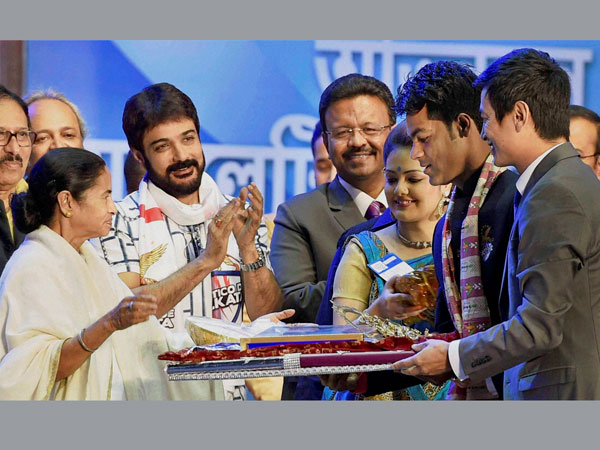 Mamata Banerjee with former footballer Baichung Bhutia, Actor Proshenjit, felicitates Mohammad Rafique who scored the winning goal for Atletico de Kolkata
