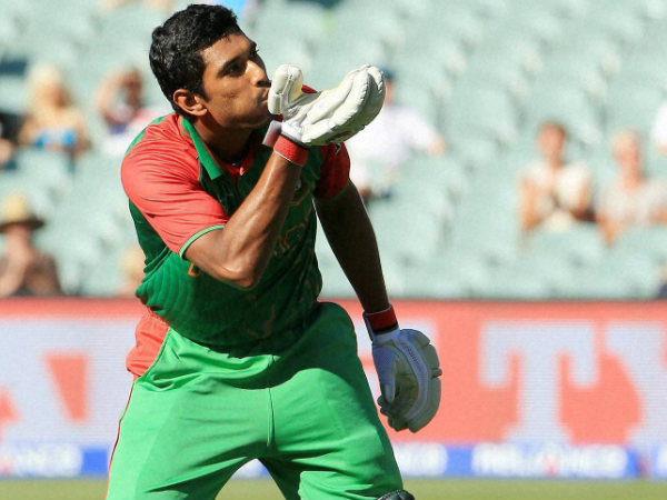 Mahmudullah blows a kiss to the crowd as he celebrates his ton against England at World Cup 2015