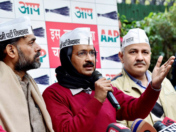 Yadav, Bhushan deny resigning