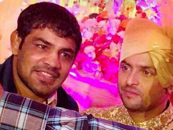 Wrestler Sushil Kumar with cricketer Suresh Raina