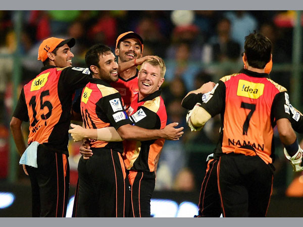 Sunrisers Hyderabad players celebrating at Chinnaswamy