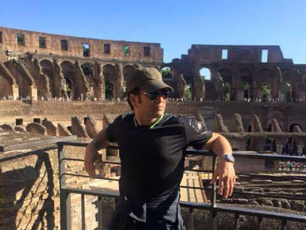 Legend in front of Colosseum