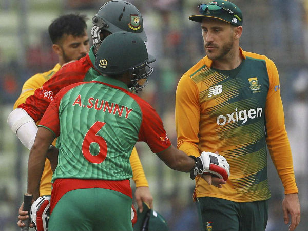 South Africa’s captain Faf du Plessis, right, shakes hand with Bangladesh’s Arafat Sunny, back to camera, after winning their first T20I South Africa’s captain Faf du Plessis, right, shakes hand with Bangladesh’s Arafat Sunny, back to camera, after winning their first T20I