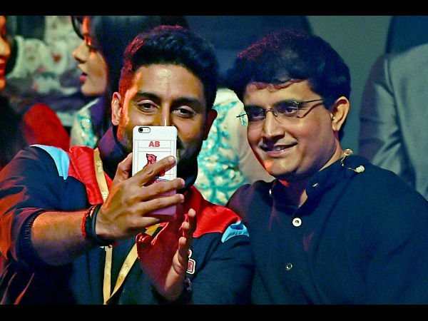 Bollywood actor and owner of Jaipur Pink Panthers Abhisekh Bachchan takes a selfie with former cricketer Sourav Ganguly during Pro Kabaddi League match