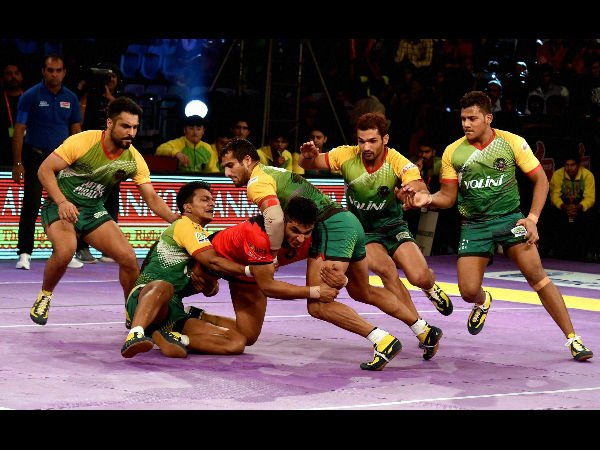 Players of Patna Pirates, green and Dabang Delhi Red in action Players of Patna Pirates, green and Dabang Delhi Red in action