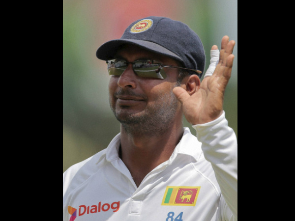 Sangakkara waves to the crowd