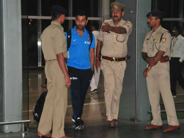 Team India gets warm reception! 