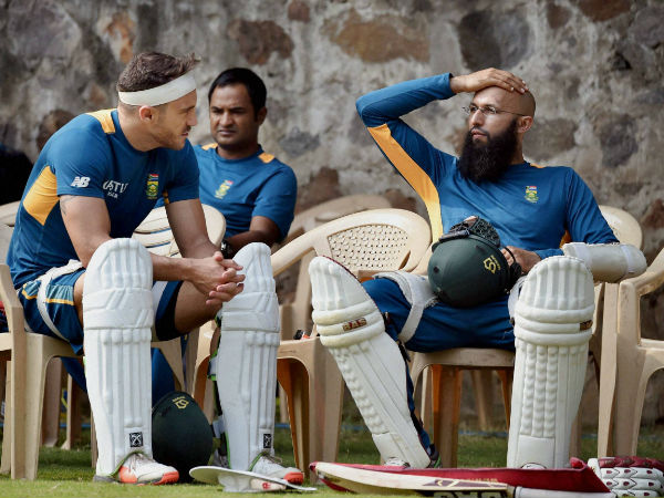 South Africa captain Amla (right) and Du Plessis relax after batting practice for 4th Test