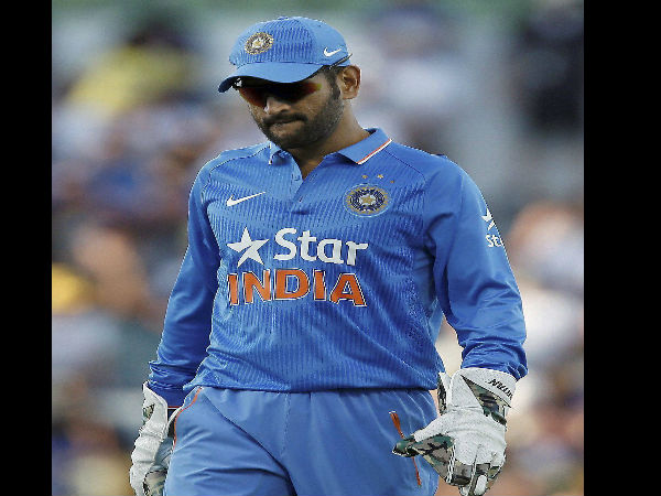 Virat Kohli's suicidal run out, MS Dhoni's bad form