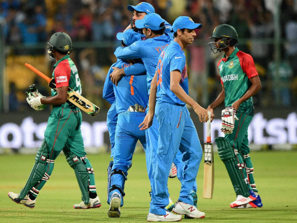 Team India celebrating 1-run victory against Bangladesh.