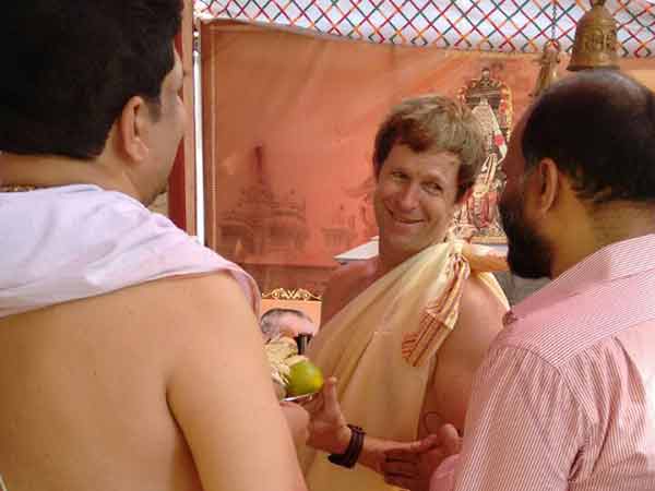In pics: Jonty Rhodes in 'pujari' avatar