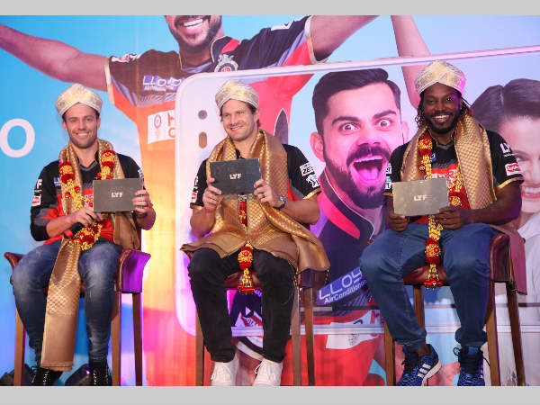 RCB trio in traditional Mysuru Peta (Turban)