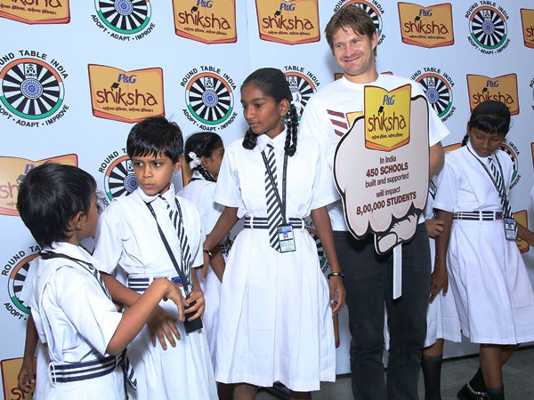 Shiksha Superhero Shane Watson revealing the P&G Shiksha impact numbers