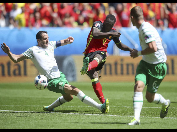 Belgium's Romelu Lukaku,center, scores his side's first goal during the Euro 2016 Group E soccer match between Belgium and Ireland at the Nouveau Stade in Bordeaux, France, on June 18, 2016. Belgium's Romelu Lukaku,center, scores his side's first goal during the Euro 2016 Group E soccer match between Belgium and Ireland at the Nouveau Stade in Bordeaux, France, on June 18, 2016.