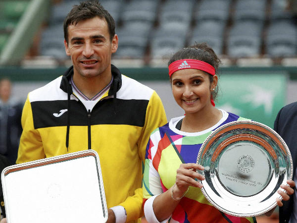 Sania (right) and Dodig with their trophies after the final