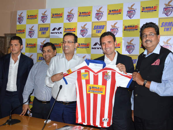 Atlético de Kolkata’s new Head Coach José Molina with Co-Owners Mr. Sanjiv Goenka, Mr. Harshavardhan Neotia and Mr. Utsav Parekh at the unveiling of the team jersey at a press conference in Kolkata today. Atlético de Kolkata’s new Head Coach José Molina with Co-Owners Mr. Sanjiv Goenka, Mr. Harshavardhan Neotia and Mr. Utsav Parekh at the unveiling of the team jersey at a press conference in Kolkata today.