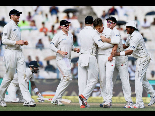 Trent Boult scalps Virat Kohli's wicket Trent Boult scalps Virat Kohli's wicket