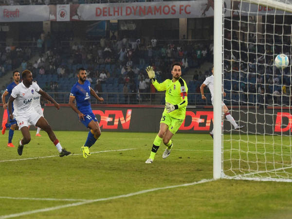 Delhi Dynamos (white) Vs Mumbai City FC Delhi Dynamos (white) Vs Mumbai City FC