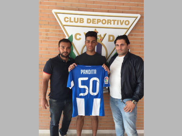 Ishan Pandita poses with his CD Leganes jersey Ishan Pandita poses with his CD Leganes jersey