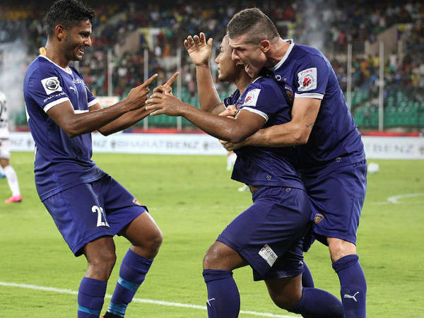 Jeje Lapekhlua celebrates with teammates